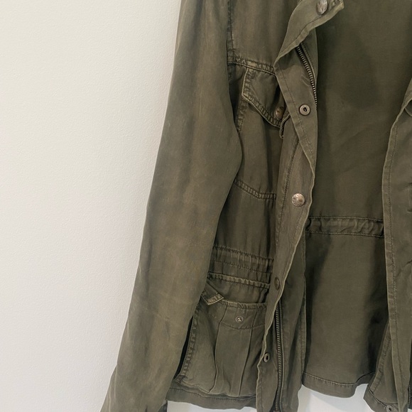 Dark green coat from aritzia size medium - Picture 2 of 3